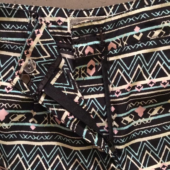 Pacsun Kirra- lightweight tribal pattern shorts - Picture 4 of 4